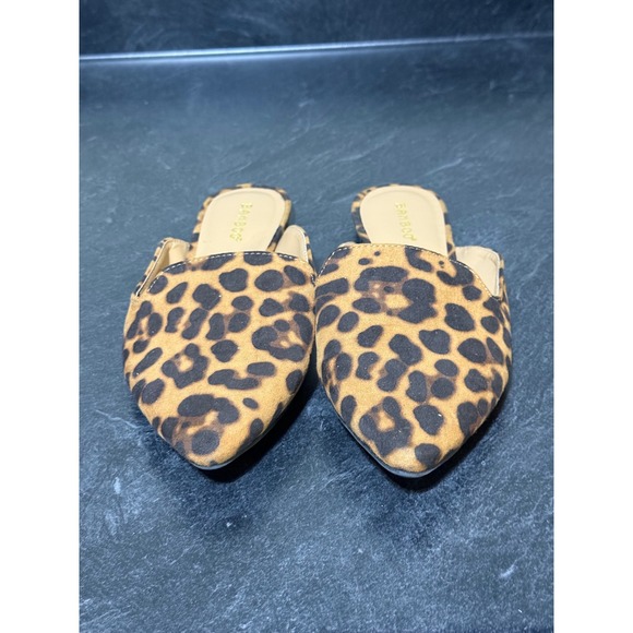 BAMBOO Shoes - Womens Leopard Print Pointed Toe Mules Brown Black Size 8 Cheetah